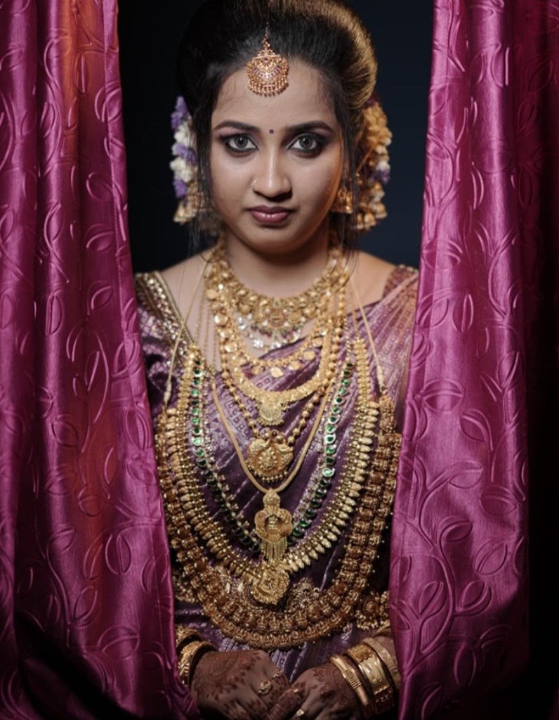 Royal Antique Gold Look on the Varnam Instagram feed